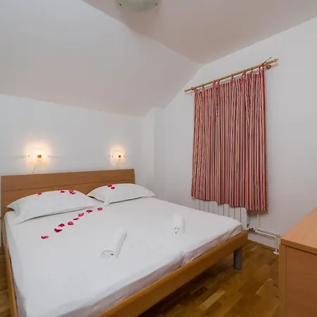 Vallum Apartment